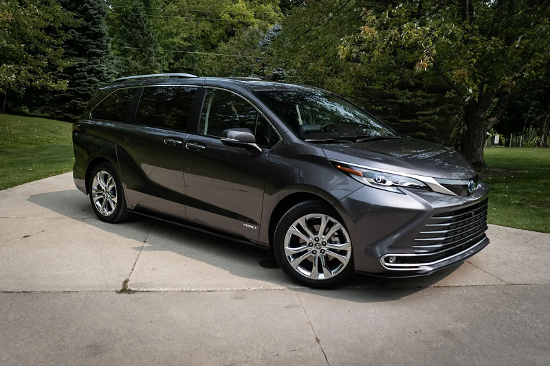 2021-toyota-sienna