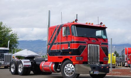 Peterbilt 362