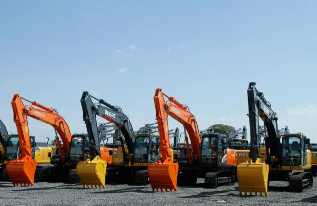 Ultra-large hydraulic excavators