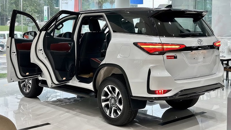 Toyota Fortuner Legender 2025