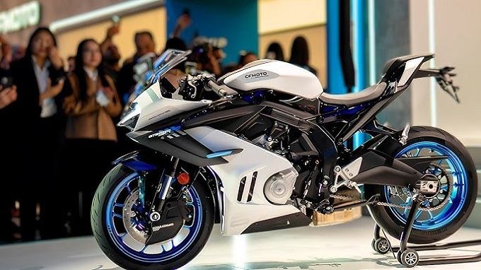 2025 CFMoto 750SR-S