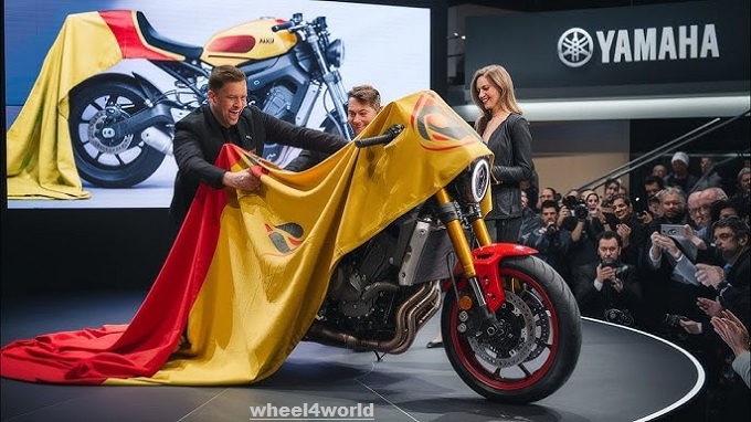 Yamaha XSR900 2025
